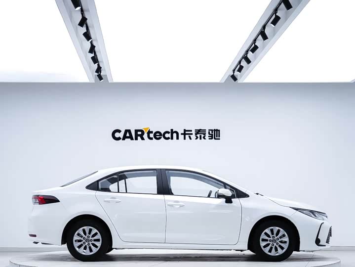 Фото 4 - Toyota Corolla