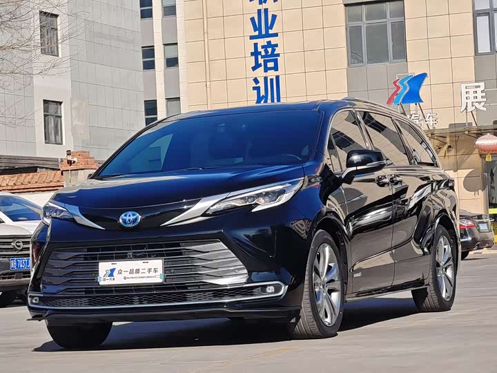 Фото 1 - Toyota Sienna