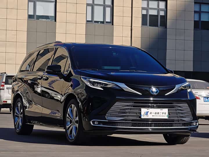 Фото 3 - Toyota Sienna