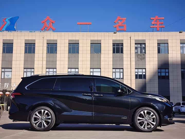 Фото 4 - Toyota Sienna