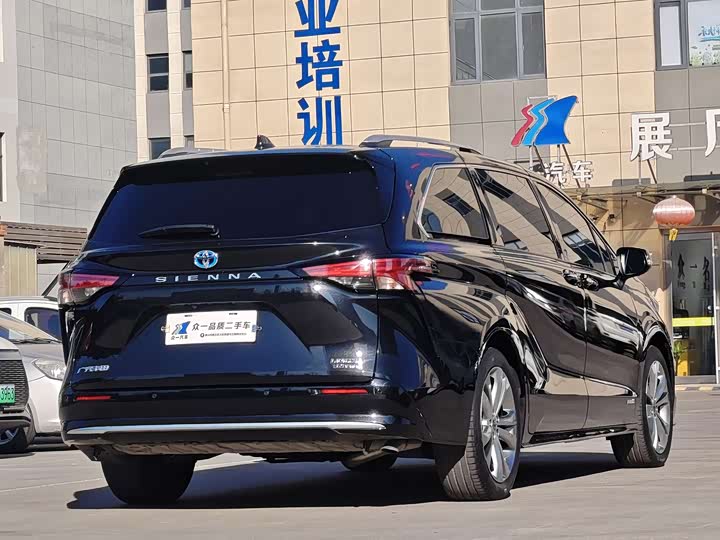 Фото 7 - Toyota Sienna