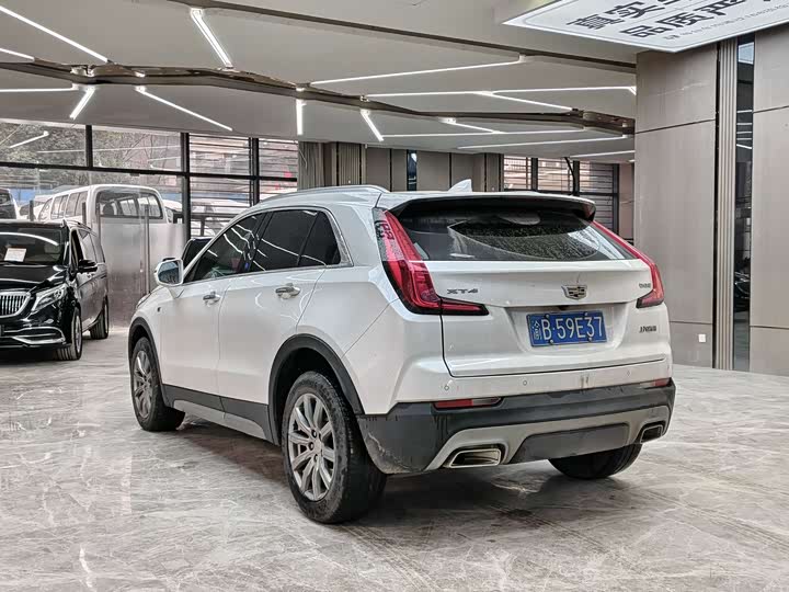 Фото 4 - Cadillac XT4