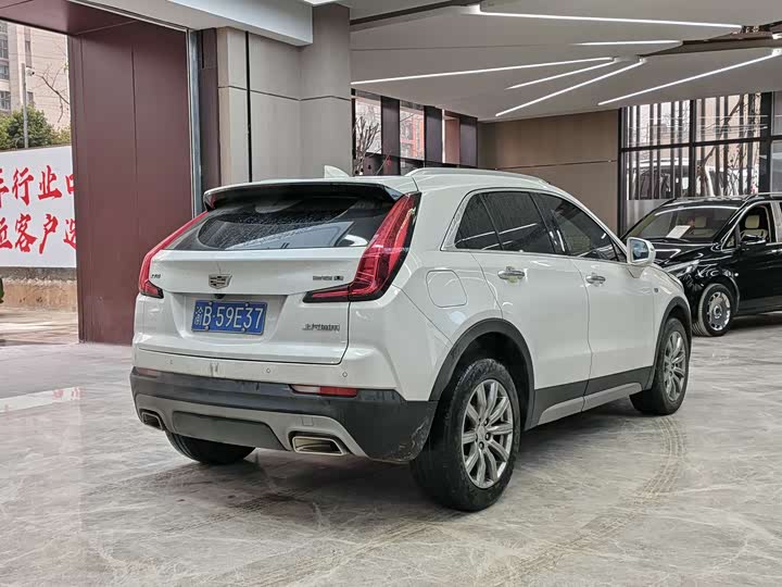 Фото 6 - Cadillac XT4