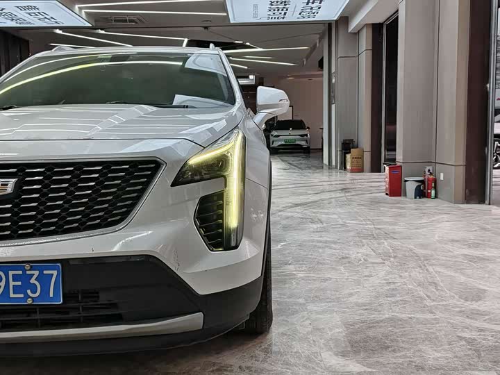 Фото 8 - Cadillac XT4