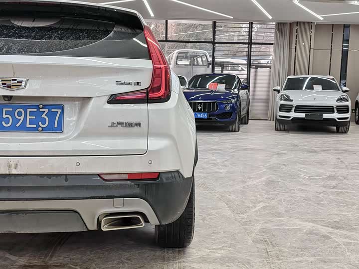 Фото 9 - Cadillac XT4