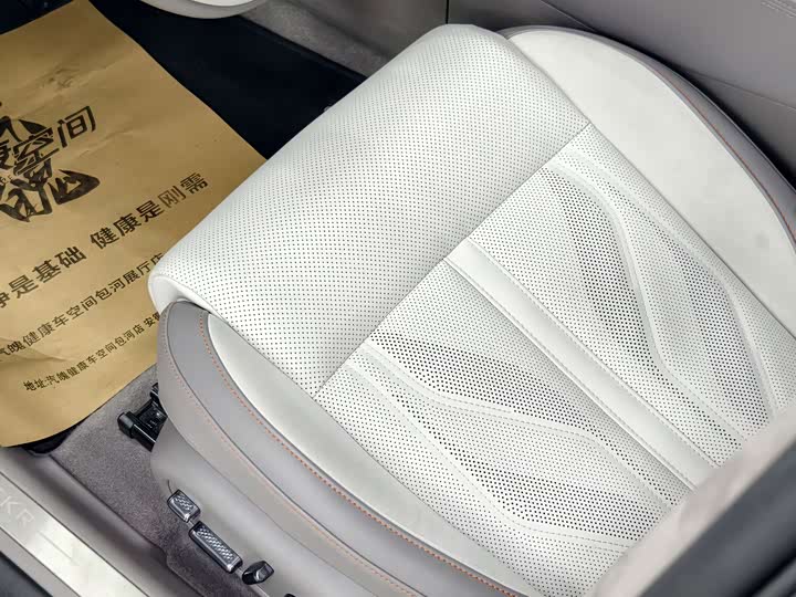 Фото 9 - Zeekr 007 GT