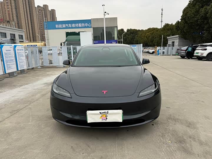 Фото 2 - Tesla Model 3