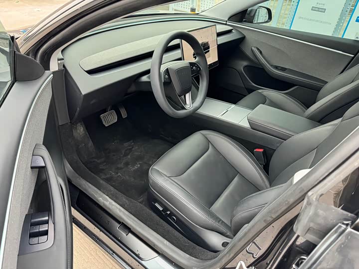 Фото 3 - Tesla Model 3