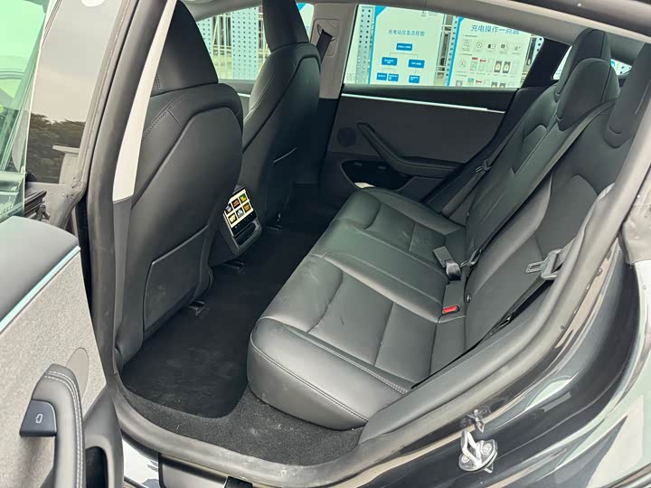 Фото 4 - Tesla Model 3