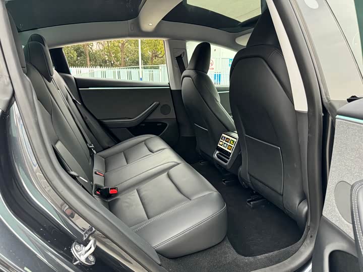 Фото 7 - Tesla Model 3