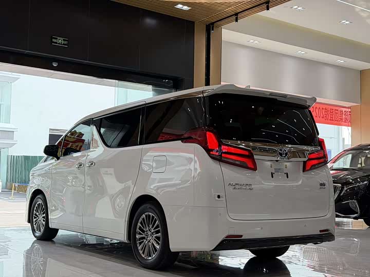 Фото 4 - Toyota Alphard