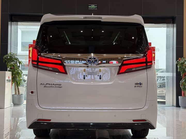 Фото 5 - Toyota Alphard
