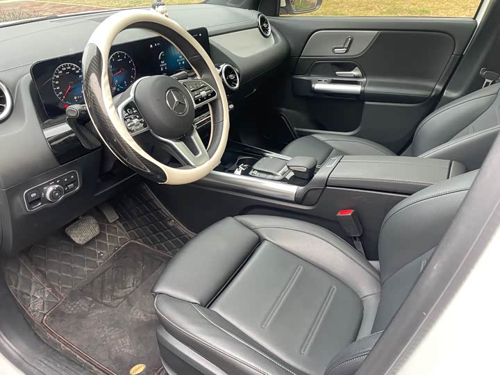 Фото 9 - Mercedes-Benz GLA-Class