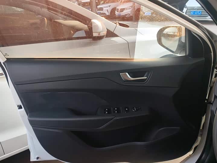 Фото 7 - Hyundai Verna