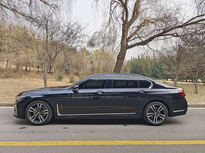 Фото 3 - BMW 7 Series