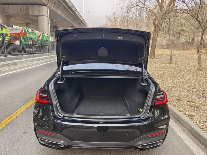 Фото 8 - BMW 7 Series