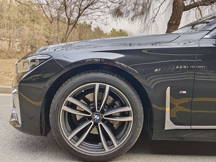 Фото 9 - BMW 7 Series