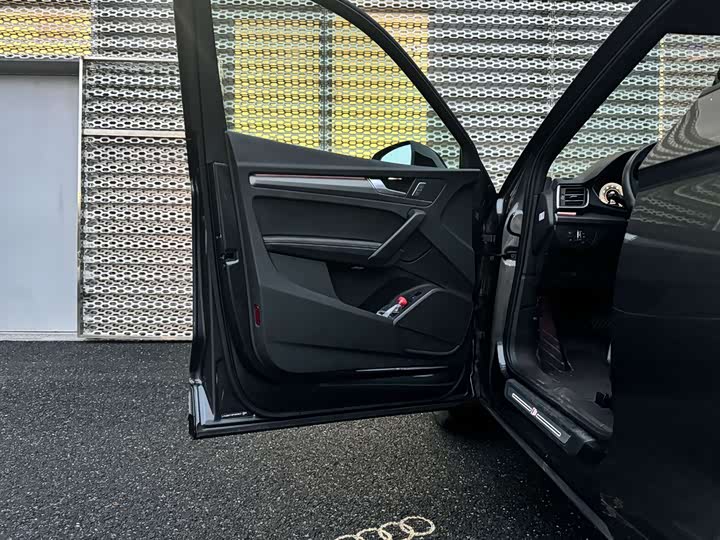 Фото 9 - Audi Q5L