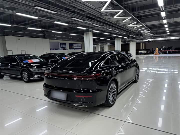 Фото 3 - Bestune B70