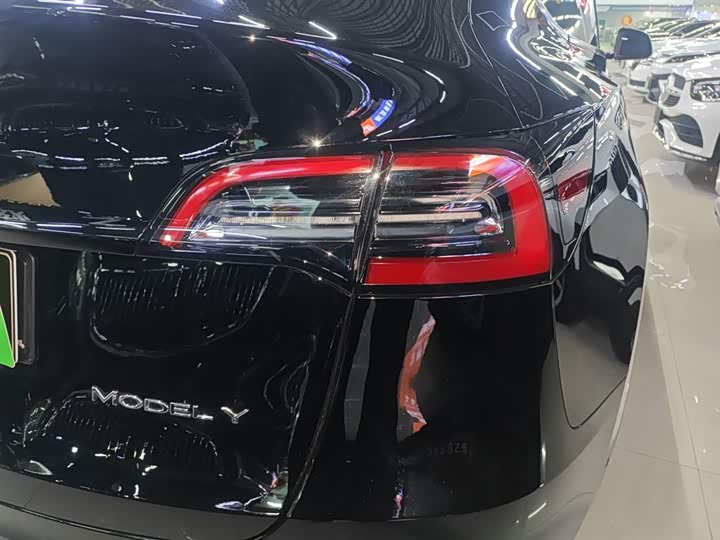 Фото 8 - Tesla Model Y