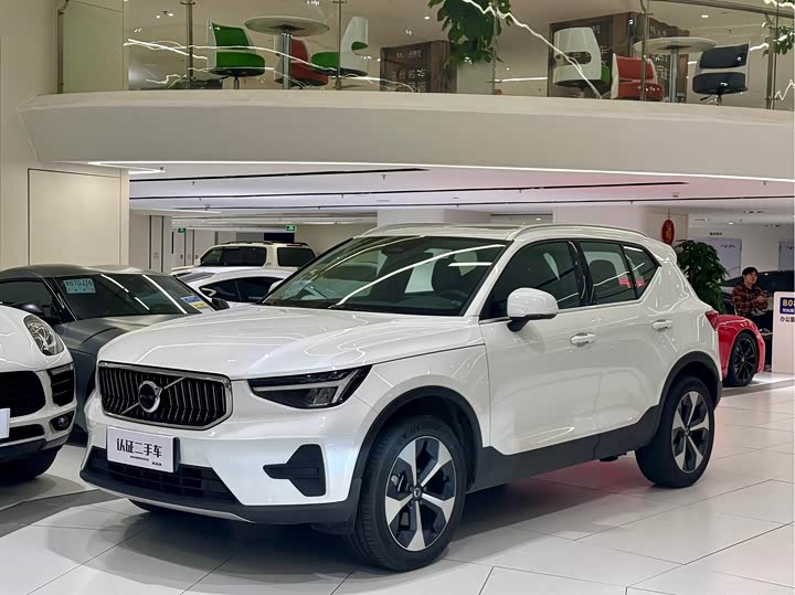 Фото 1 - Volvo XC40