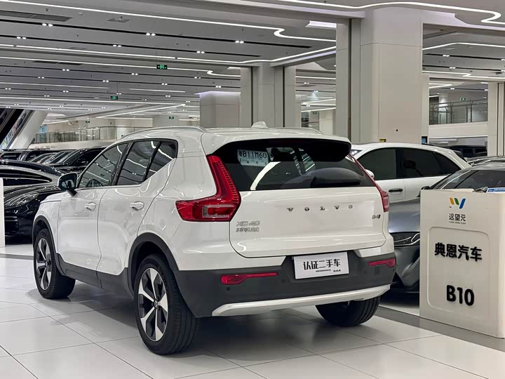 Фото 3 - Volvo XC40