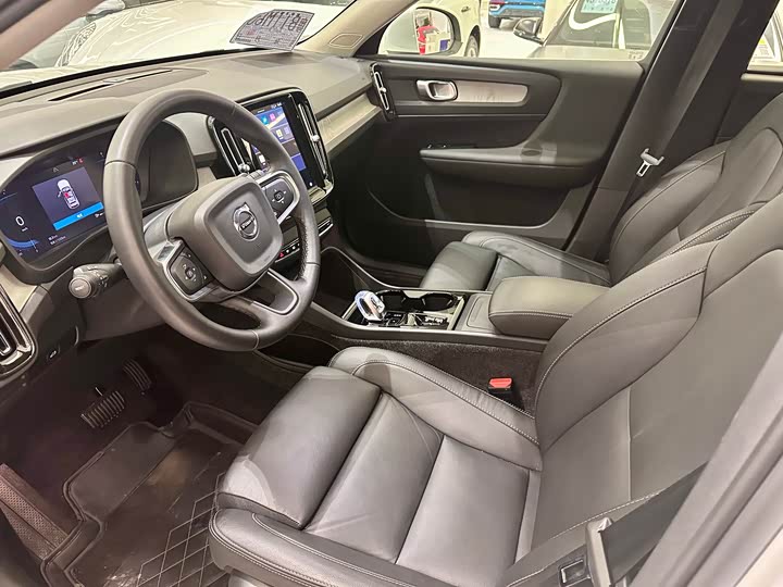 Фото 5 - Volvo XC40