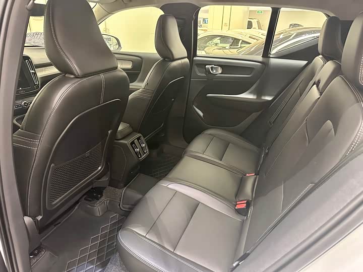 Фото 6 - Volvo XC40