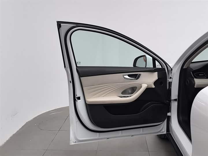 Фото 8 - Roewe D7