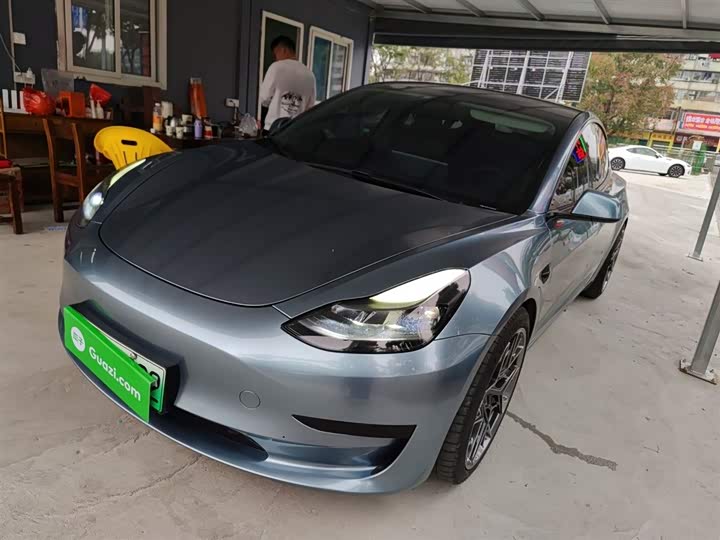 Фото 1 - Tesla Model 3