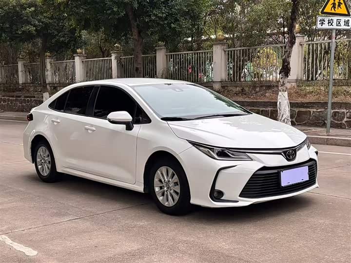 Фото 3 - Toyota Corolla