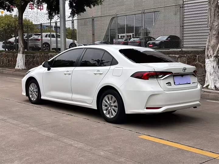 Фото 7 - Toyota Corolla