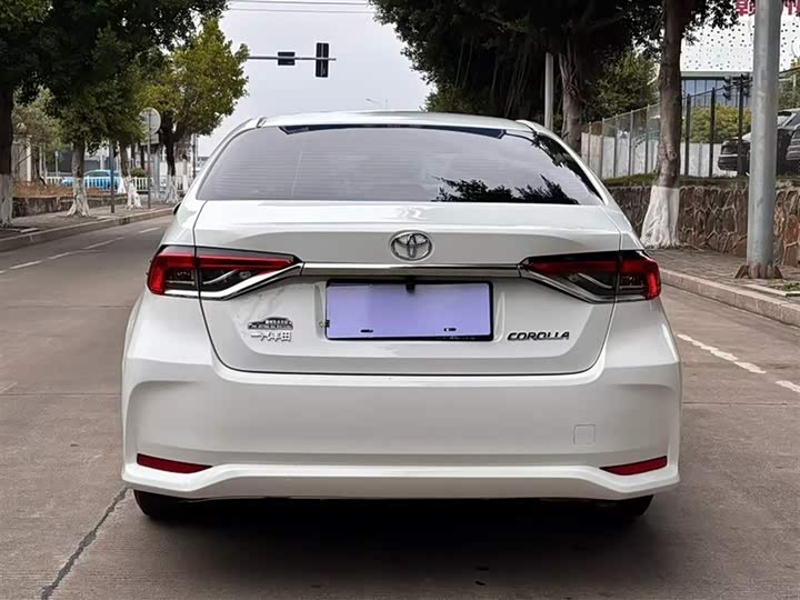 Фото 8 - Toyota Corolla