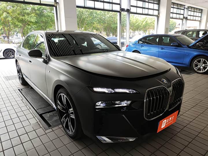 Фото 2 - BMW 7 Series