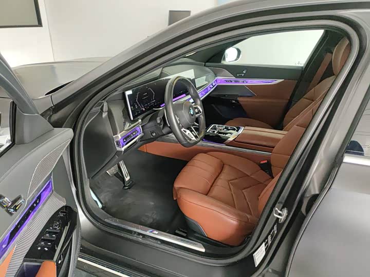 Фото 3 - BMW 7 Series