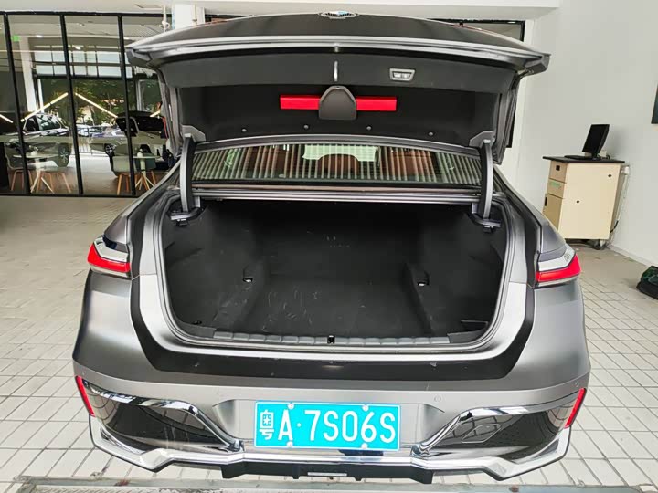 Фото 8 - BMW 7 Series