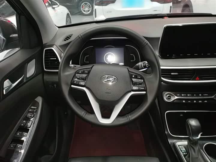 Фото 3 - Hyundai Tucson L