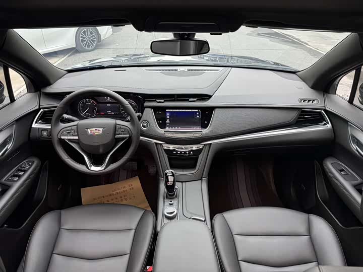Фото 6 - Cadillac XT6