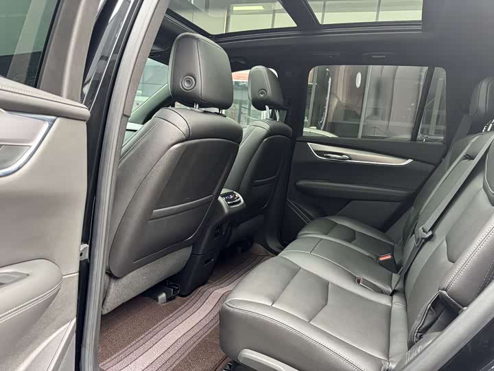 Фото 7 - Cadillac XT6