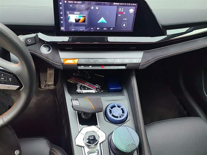 Фото 6 - Changan UNI-V