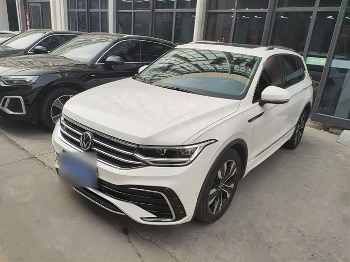 Фото 2 - Volkswagen Tiguan L Pro