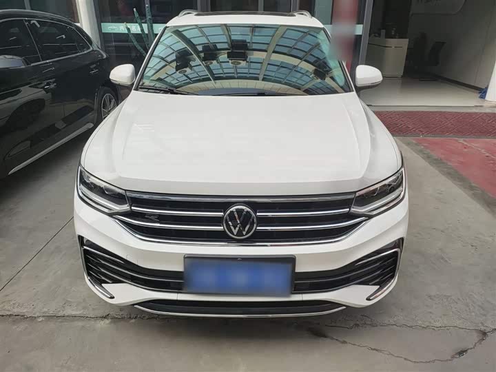 Фото 3 - Volkswagen Tiguan L Pro