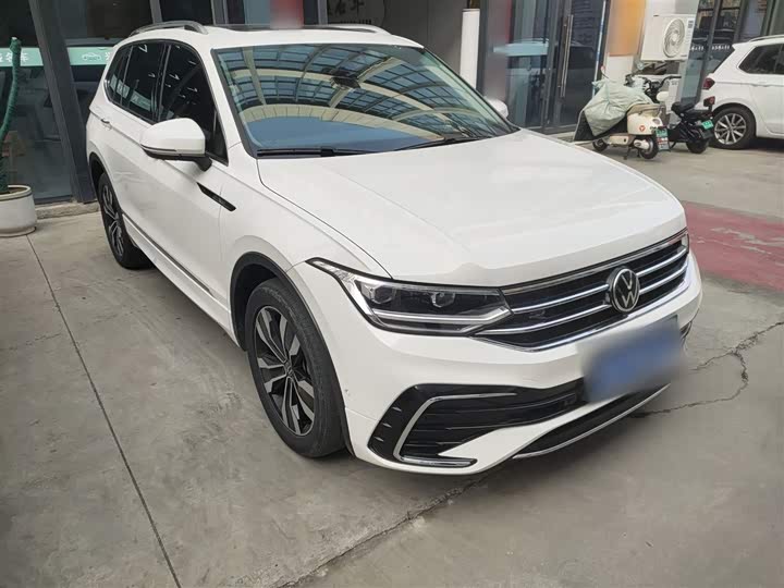 Фото 4 - Volkswagen Tiguan L Pro