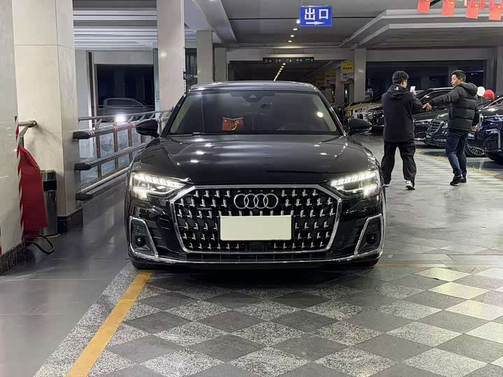 Фото 2 - Audi A8