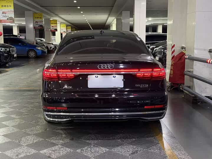 Фото 5 - Audi A8