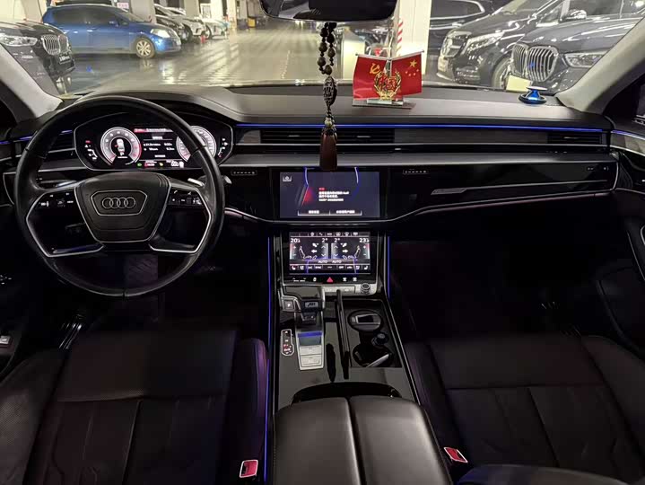 Фото 9 - Audi A8