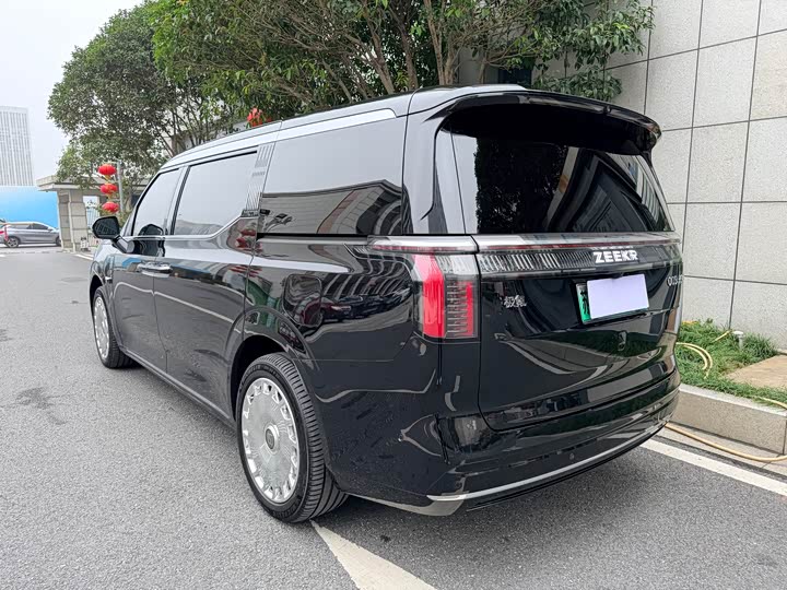 Фото 4 - Zeekr 009