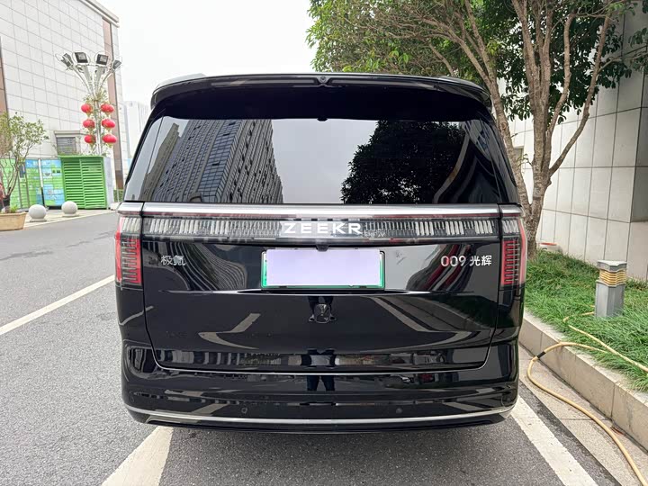 Фото 5 - Zeekr 009