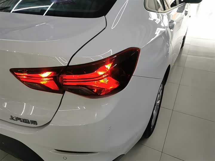 Фото 8 - Chevrolet Onix (Cavalier)