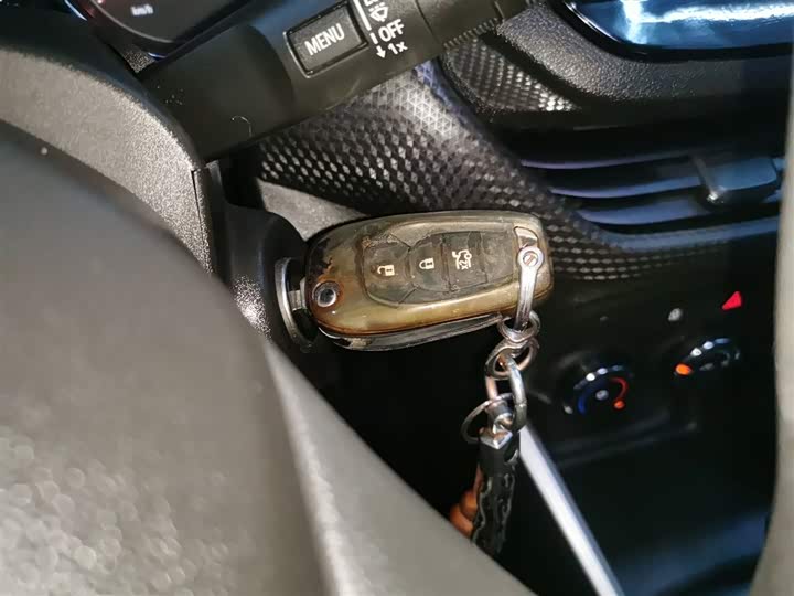 Фото 9 - Chevrolet Onix (Cavalier)